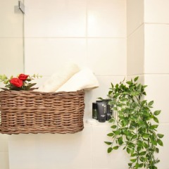 Amazing 3BR Garden Apt near Gordon Beach Израиль, Тель-Авив - отзывы, цены и фото номеров - забронировать отель Amazing 3BR Garden Apt near Gordon Beach онлайн ванная фото 2