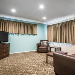 Отель Rodeway Inn & Suites LAX комната для гостей фото 5