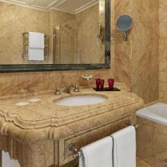 Отель Danieli, a Luxury Collection Hotel, Venice Италия, Венеция - 4 отзыва об отеле, цены и фото номеров - забронировать отель Danieli, a Luxury Collection Hotel, Venice онлайн ванная