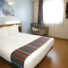 Отель Travelodge Barcelona Poblenou Стандартный номер с различными типами кроватей фото 29