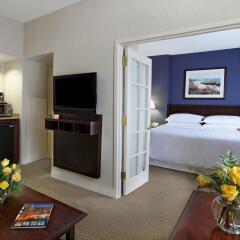 Отель Sheraton Columbus Suites Колумбус удобства в номере