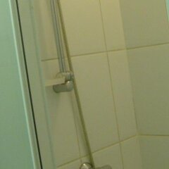 Отель Appart-hotel Maison de la Lune - petite Auberge d'Etterbeek Бельгия, Брюссель - отзывы, цены и фото номеров - забронировать отель Appart-hotel Maison de la Lune - petite Auberge d'Etterbeek онлайн ванная