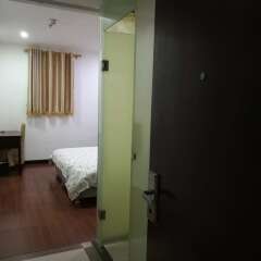 Guangzhou Xinzhou Hotel сейф в номере