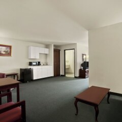 Отель Days Inn & Suites Romeoville комната для гостей фото 3