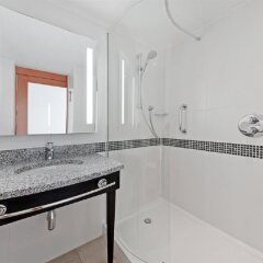 Отель Hampton By Hilton London Waterloo Лондон ванная