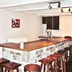 Отель House With 14 Bedrooms in Anthisnes, With Enclosed Garden and Wifi гостиничный бар