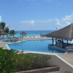 Отель Brisas 10 Beachside Suites бассейн фото 3