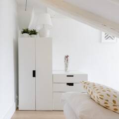 Отель Charming Center Penthouse сейф в номере