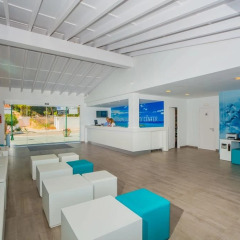 Отель Aparthotel Holiday Center фитнесс-зал