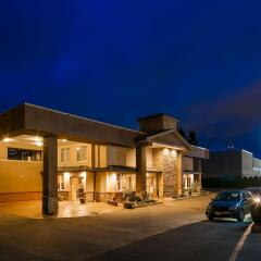 Отель Best Western Maple Ridge Hotel Канада, Мэйпл-Ридж - отзывы, цены и фото номеров - забронировать отель Best Western Maple Ridge Hotel онлайн вид на фасад
