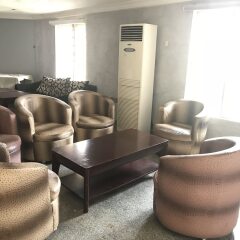 Отель Pentagon Luxury Suites Enugu Нигерия, Энугу - отзывы, цены и фото номеров - забронировать отель Pentagon Luxury Suites Enugu онлайн интерьер отеля фото 3