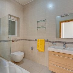 Отель Fabulous Apartment With Pool, Upmarket Area Мальта, Слима - отзывы, цены и фото номеров - забронировать отель Fabulous Apartment With Pool, Upmarket Area онлайн ванная
