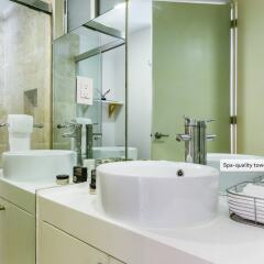 Апартаменты Bright 2BR Condesa Apartment With Balcony Мехико ванная