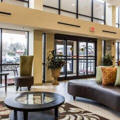 Clarion Hotel Airport & Conference Center in Charlotte, United States of America from 91$, photos, reviews - zenhotels.com guestroom