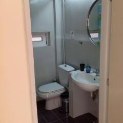 Отель Beachside Bungalows Греция, Афины - отзывы, цены и фото номеров - забронировать отель Beachside Bungalows онлайн ванная
