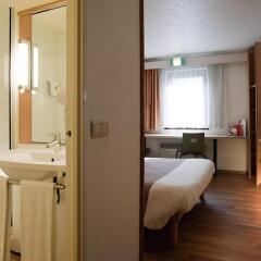 Отель Ibis Berlin Messe Германия, Берлин - отзывы, цены и фото номеров - забронировать отель Ibis Berlin Messe онлайн ванная
