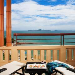 Отель Centara Grand Mirage Beach Resort Pattaya Таиланд, Паттайя - 11 отзывов об отеле, цены и фото номеров - забронировать отель Centara Grand Mirage Beach Resort Pattaya онлайн балкон