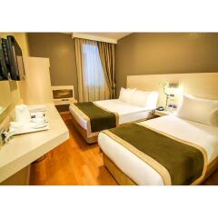 Hotel Troya сейф в номере