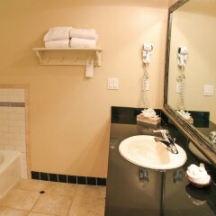 Отель Cambria Pines Lodge ванная
