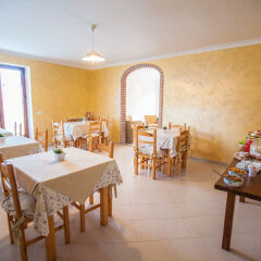 Отель Haidi House Bed and Breakfast Аджерола питание