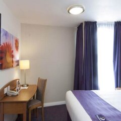 Отель Premier Inn London Kensington комната для гостей