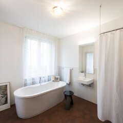 Отель Guesthouse Parques Rietberg Швейцария, Цюрих - отзывы, цены и фото номеров - забронировать отель Guesthouse Parques Rietberg онлайн ванная