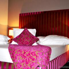 Flora Hotel & Suites Меран комната для гостей фото 4
