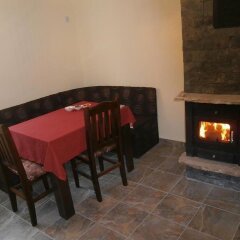 Отель Marinovata Kashta Guest House Болгария, Шумен - отзывы, цены и фото номеров - забронировать отель Marinovata Kashta Guest House онлайн гостиничный бар