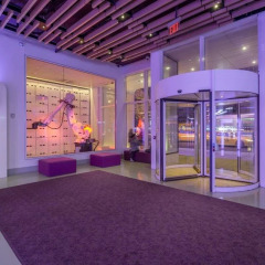 Отель Yotel New York at Times Square банкомат