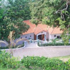 Отель Tropical Lagoon Resort парковка