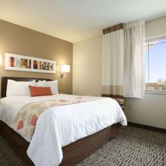 Отель Hawthorn Suites by Wyndham Chicago Schaumburg комната для гостей