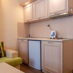 Апартаменты Quiet One Bedroom Apartment with Kitchenette in Avalon Complex в номере фото 2