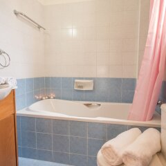 Отель Kapparis Two Bedroom House No 8 Кипр, Авгору - отзывы, цены и фото номеров - забронировать отель Kapparis Two Bedroom House No 8 онлайн ванная фото 2