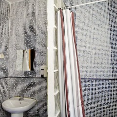 Отель Hostal La Casa de la Plaza Испания, Мадрид - отзывы, цены и фото номеров - забронировать отель Hostal La Casa de la Plaza онлайн ванная