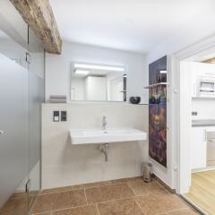 Отель APT - Stone Lodge Salzburg Австрия, Зальцбург - отзывы, цены и фото номеров - забронировать отель APT - Stone Lodge Salzburg онлайн ванная фото 2