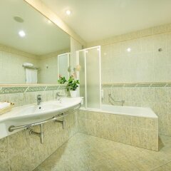Отель Ramada by Wyndham Prague City Centre Чехия, Прага - - забронировать отель Ramada by Wyndham Prague City Centre, цены и фото номеров ванная фото 2