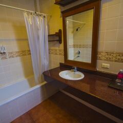 Отель Bhundhari Chaweng Beach Resort Koh Samui ванная фото 2
