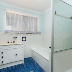 Beachside Holiday Home in Redcliffe, Australia from 315$, photos, reviews - zenhotels.com bathroom
