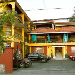 Altamont West Hotel парковка