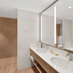 Отель Hilton Garden Inn Vilnius City Centre ванная фото 2