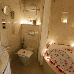 Ramada Plaza by Wyndham Dubai Deira in Dubai, United Arab Emirates from 107$, photos, reviews - zenhotels.com bathroom