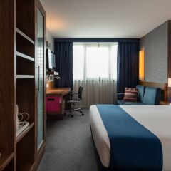 Отель Holiday Inn Express Lisbon Airport Португалия, Лиссабон - 3 отзыва об отеле, цены и фото номеров - забронировать отель Holiday Inn Express Lisbon Airport онлайн сейф в номере