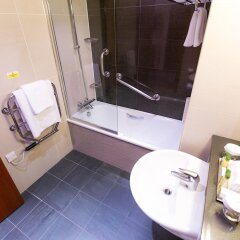 Отель DoubleTree by Hilton London – West End ванная фото 2