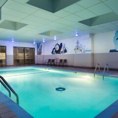 Отель Travelodge by Wyndham Hotel & Convention Centre Quebec City Канада, Квебек - отзывы, цены и фото номеров - забронировать отель Travelodge by Wyndham Hotel & Convention Centre Quebec City онлайн бассейн фото 3