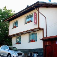 Отель Strakova House парковка