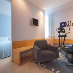 Отель TRYP Barcelona Aeropuerto Hotel Испания, Эль-Прат-де-Льобрегат - 7 отзывов об отеле, цены и фото номеров - забронировать отель TRYP Barcelona Aeropuerto Hotel онлайн фитнесс-зал фото 2