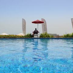 Отель Bespoke Residences - Shoreline Al Haseer бассейн фото 2