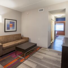 Отель Holiday Inn Express & Suites Indianapolis NE - Noblesville комната для гостей