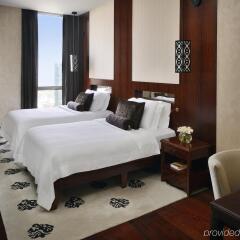 The H Hotel, Dubai сейф в номере