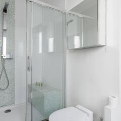 Отель onefinestay - Batignolles Apartments Франция, Париж - отзывы, цены и фото номеров - забронировать отель onefinestay - Batignolles Apartments онлайн ванная